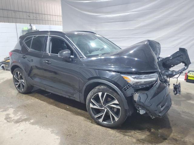 VOLVO XC40 2021 Черный