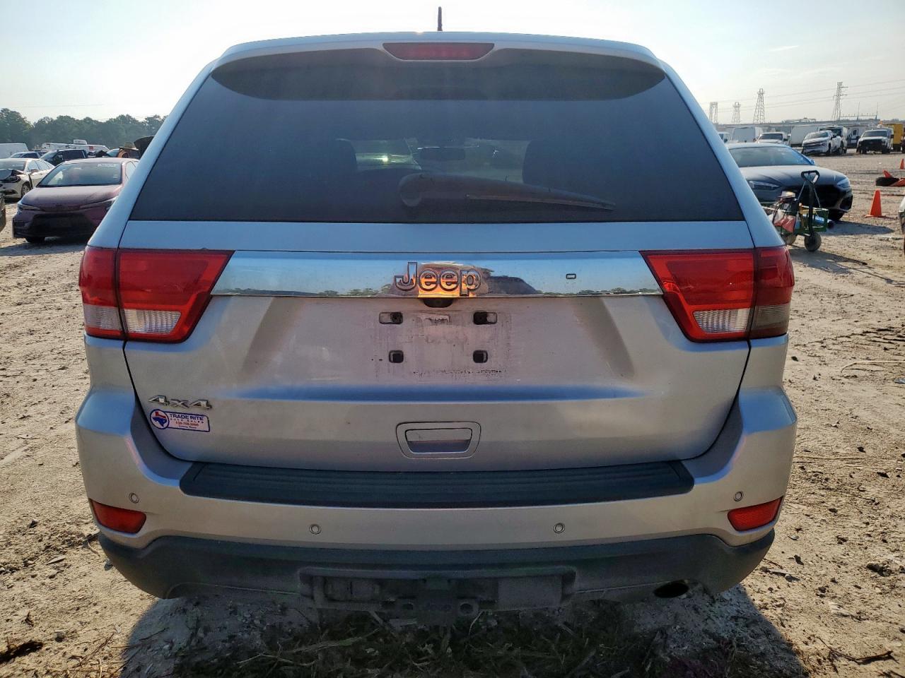 2011 Jeep Grand Cherokee Laredo VIN: 1J4RR4GG3BC666420 Lot: 70406755