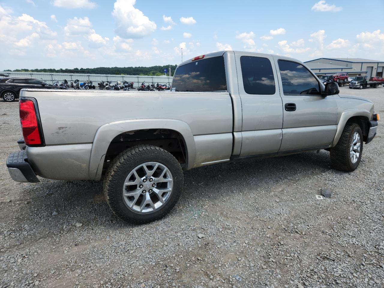2003 Chevrolet Silverado K1500 beige pickup gas 1GCEK19V13E273220 photo #4