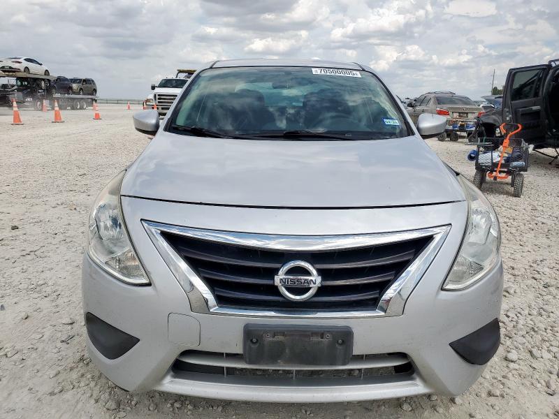  NISSAN VERSA 2016 Серебристый