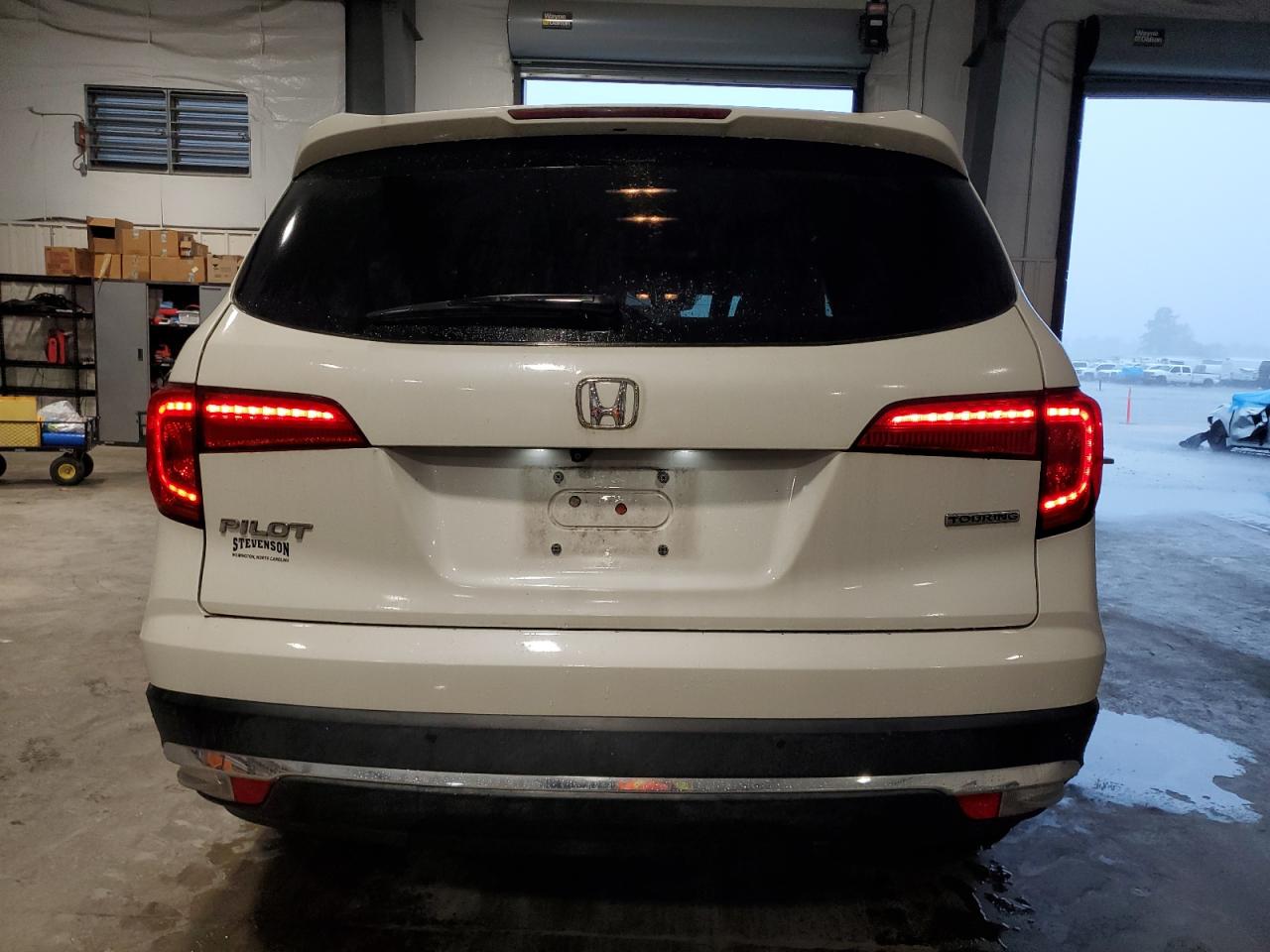 2017 Honda Pilot Touring VIN: 5FNYF5H95HB032358 Lot: 68666395