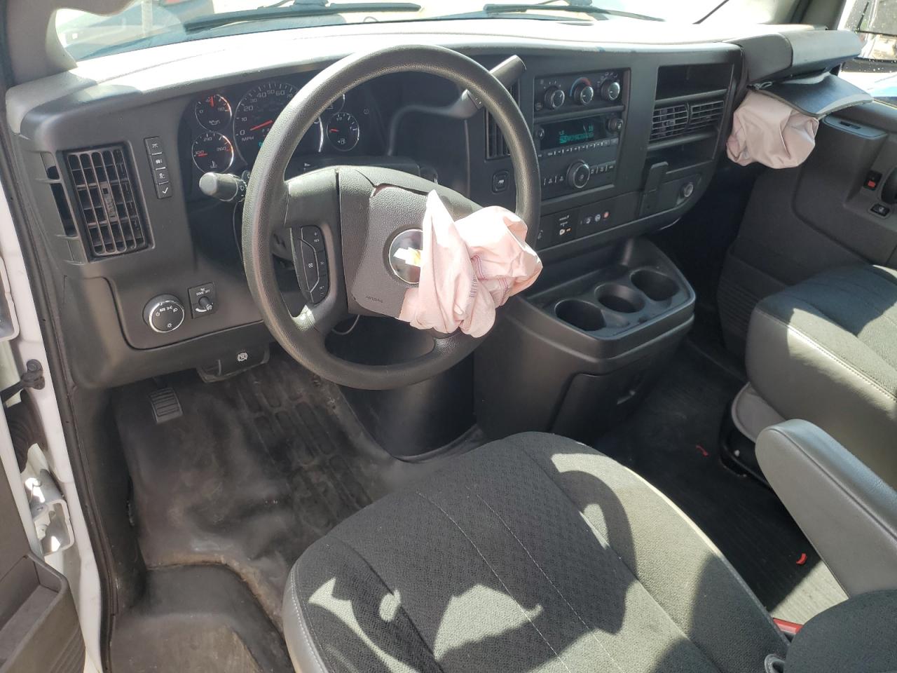 2020 Chevrolet Express G2500 VIN: 1GCWGAFG1L1175453 Lot: 69672395