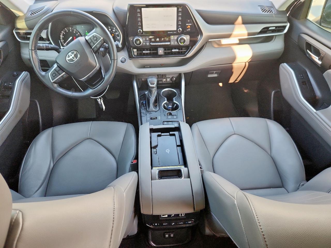 5TDGZRAH0MS067780 2021 Toyota Highlander Xle