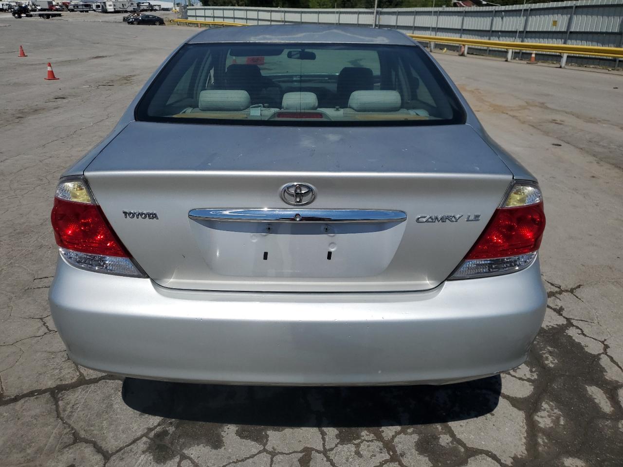 2005 Toyota Camry Le VIN: 4T1BE32K45U514309 Lot: 70443685