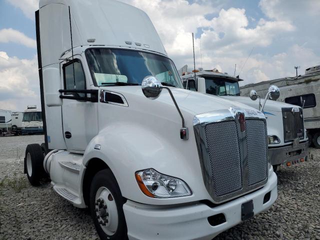 2014 KENWORTH T680 SEMI TRUCK