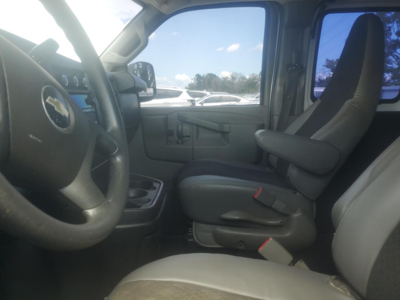 2018 Chevrolet Express G2500 VIN: 1GCWGAFGXJ1908998 Lot: 69532315