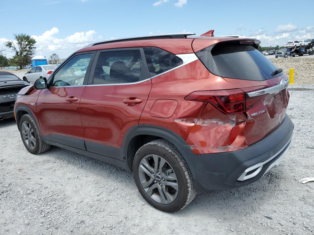 2021 Kia Seltos S orange null gas KNDEUCAA2M7159974 photo #3