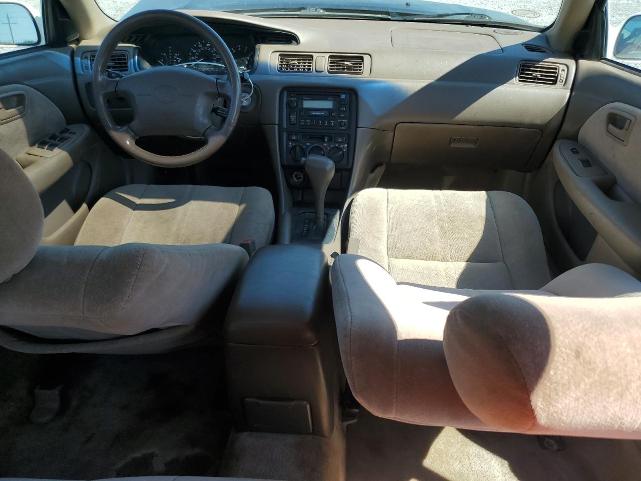 1999 Toyota Camry Le VIN: JT2BG28K1X0353937 Lot: 69913365