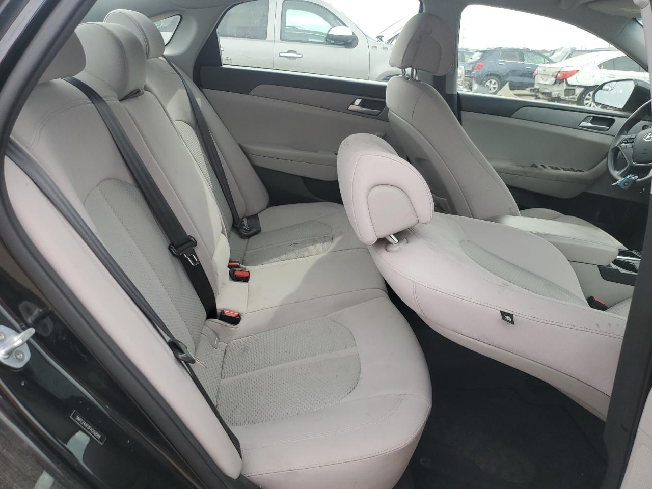 2015 Hyundai Sonata Se VIN: 5NPE24AF8FH250088 Lot: 70451925