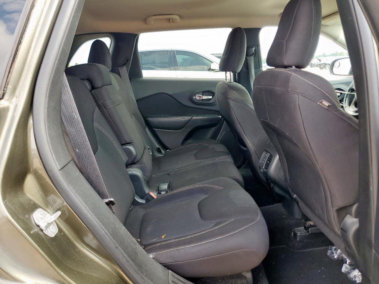 2015 Jeep Cherokee Latitude VIN: 1C4PJLCS1FW596574 Lot: 69290085