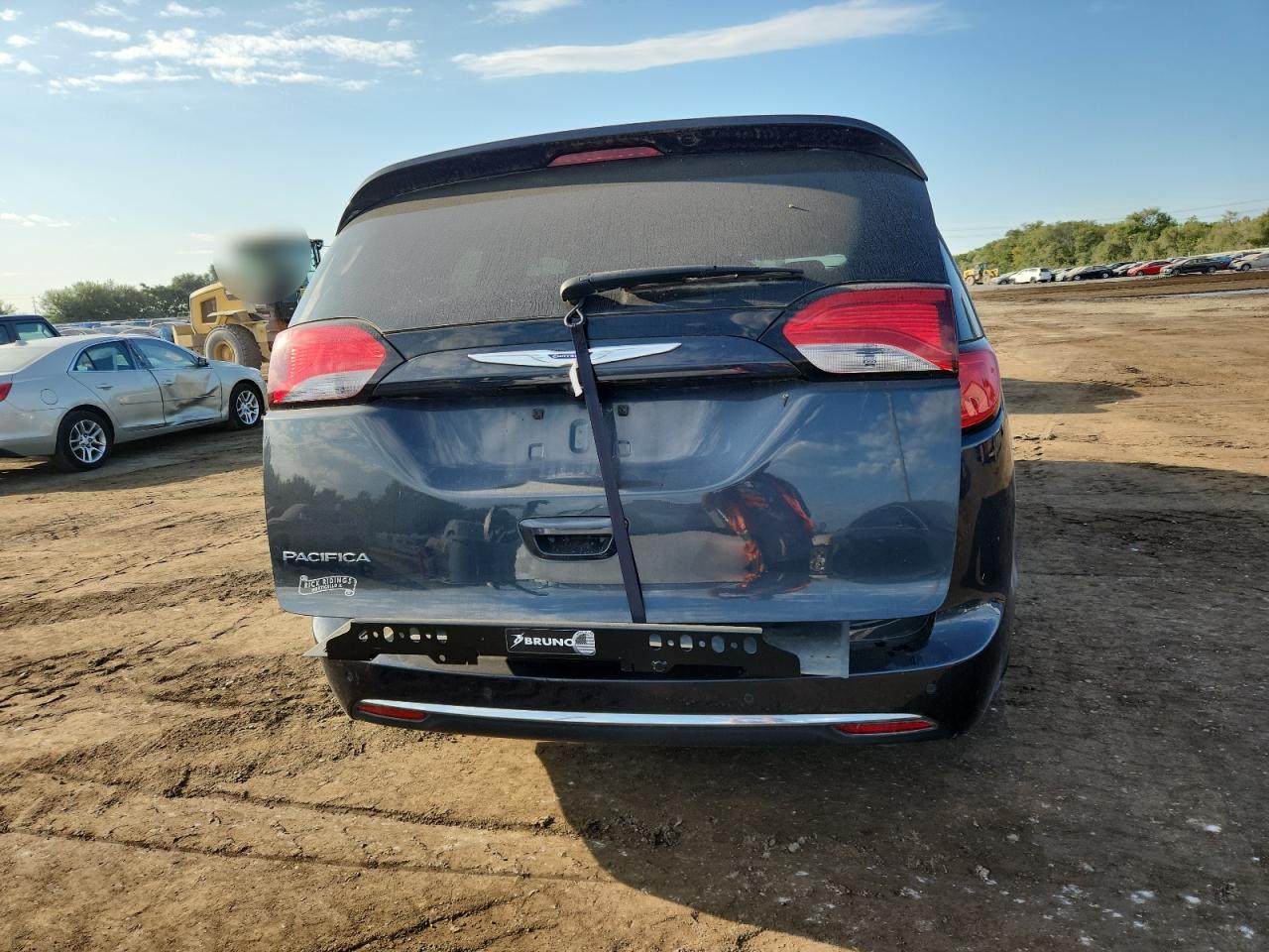 2020 Chrysler Pacifica Touring L VIN: 2C4RC1BG2LR275491 Lot: 70871265