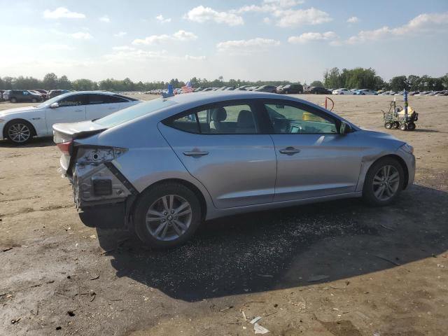 Sedans HYUNDAI ELANTRA 2017 Srebrny