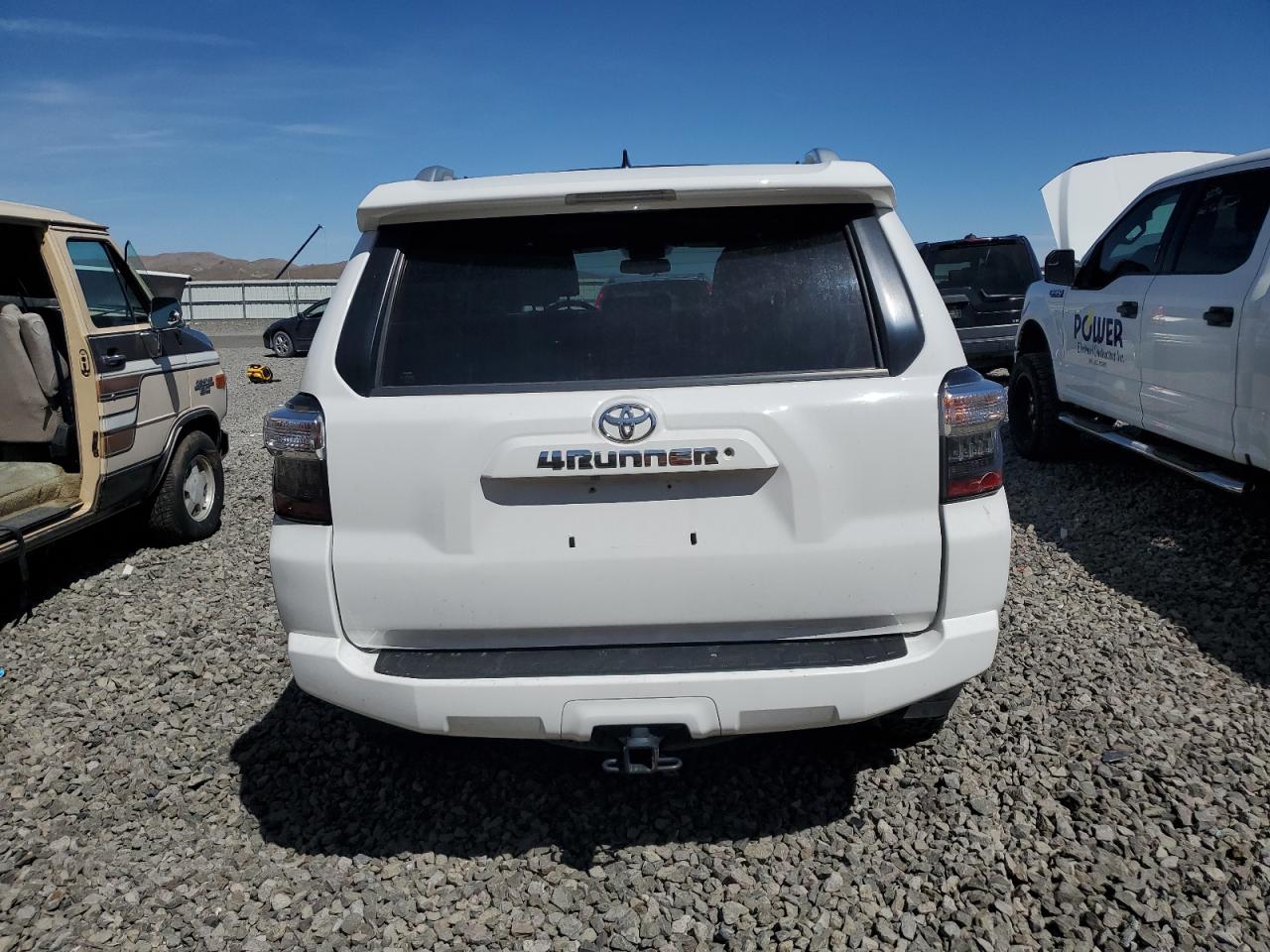 2018 Toyota 4Runner Sr5/Sr5 Premium VIN: JTEBU5JR7J5553896 Lot: 68039005