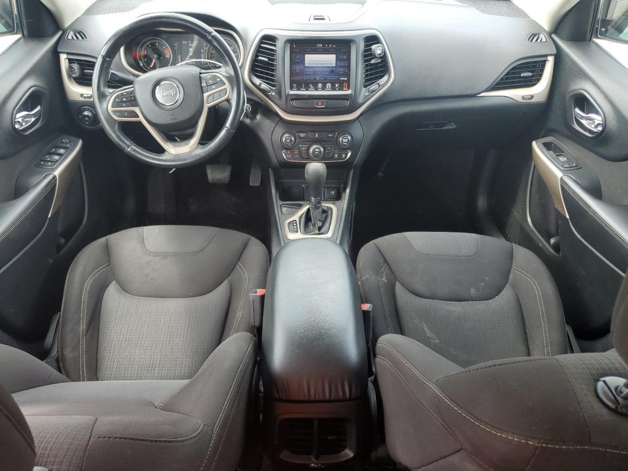 2017 Jeep Cherokee Latitude VIN: 1C4PJLCBXHW643670 Lot: 68248965