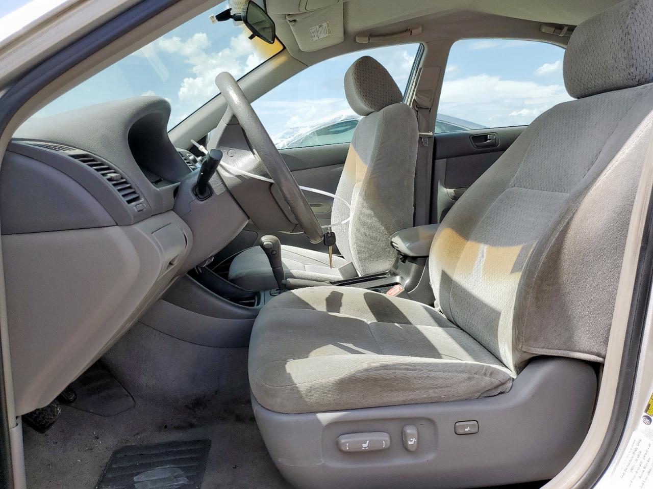 2004 Toyota Camry Le VIN: 4T1BE32KX4U373633 Lot: 70159895