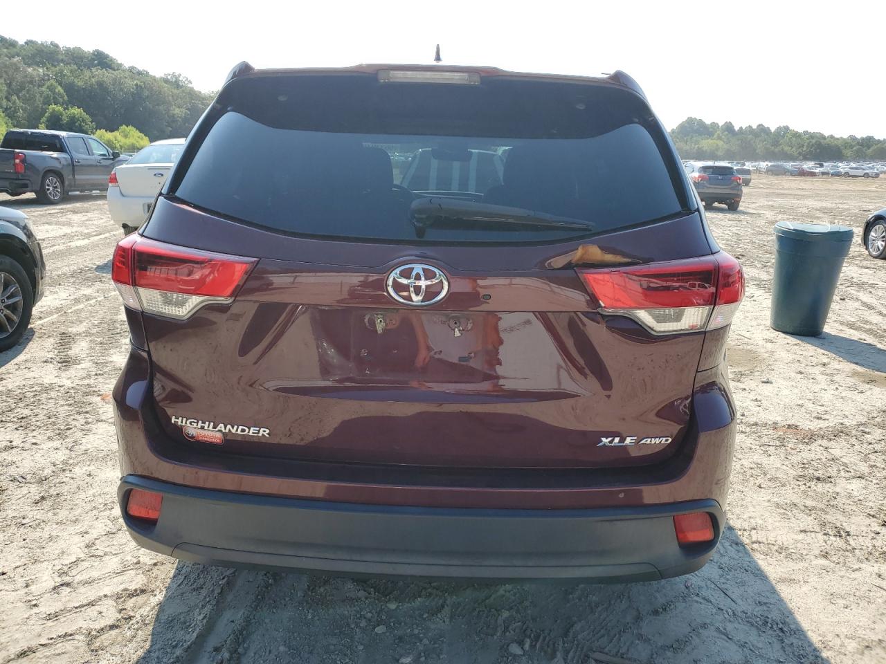 2018 Toyota Highlander Se VIN: 5TDJZRFH8JS837718 Lot: 66339765