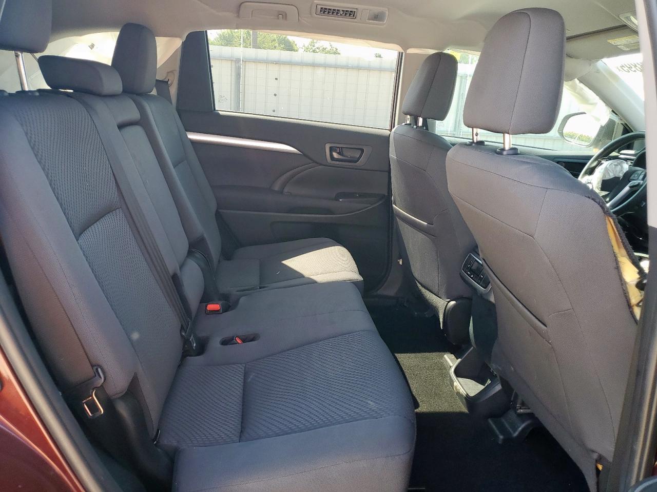2019 Toyota Highlander Le VIN: 5TDZZRFH1KS367374 Lot: 70173895