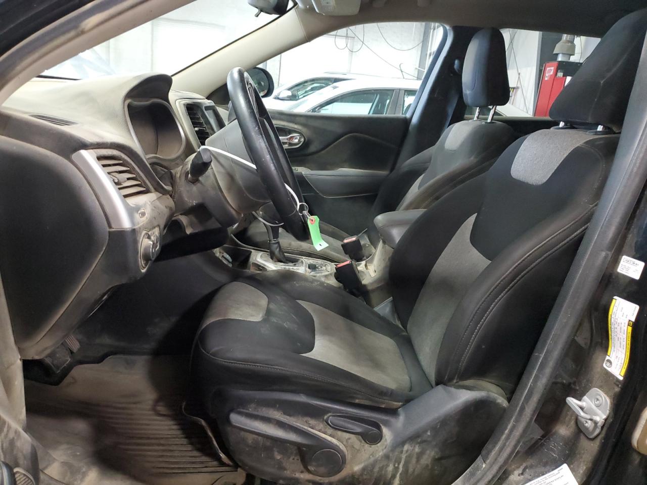 2014 Jeep Cherokee Latitude VIN: 1C4PJLCS6EW115328 Lot: 70302355