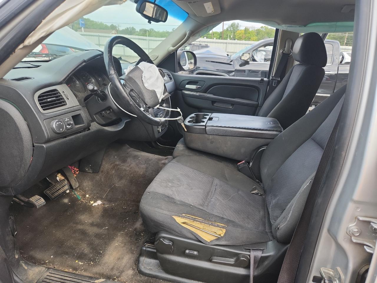 2010 Chevrolet Suburban C1500 Ls VIN: 1GNUCHE01AR192033 Lot: 70484255