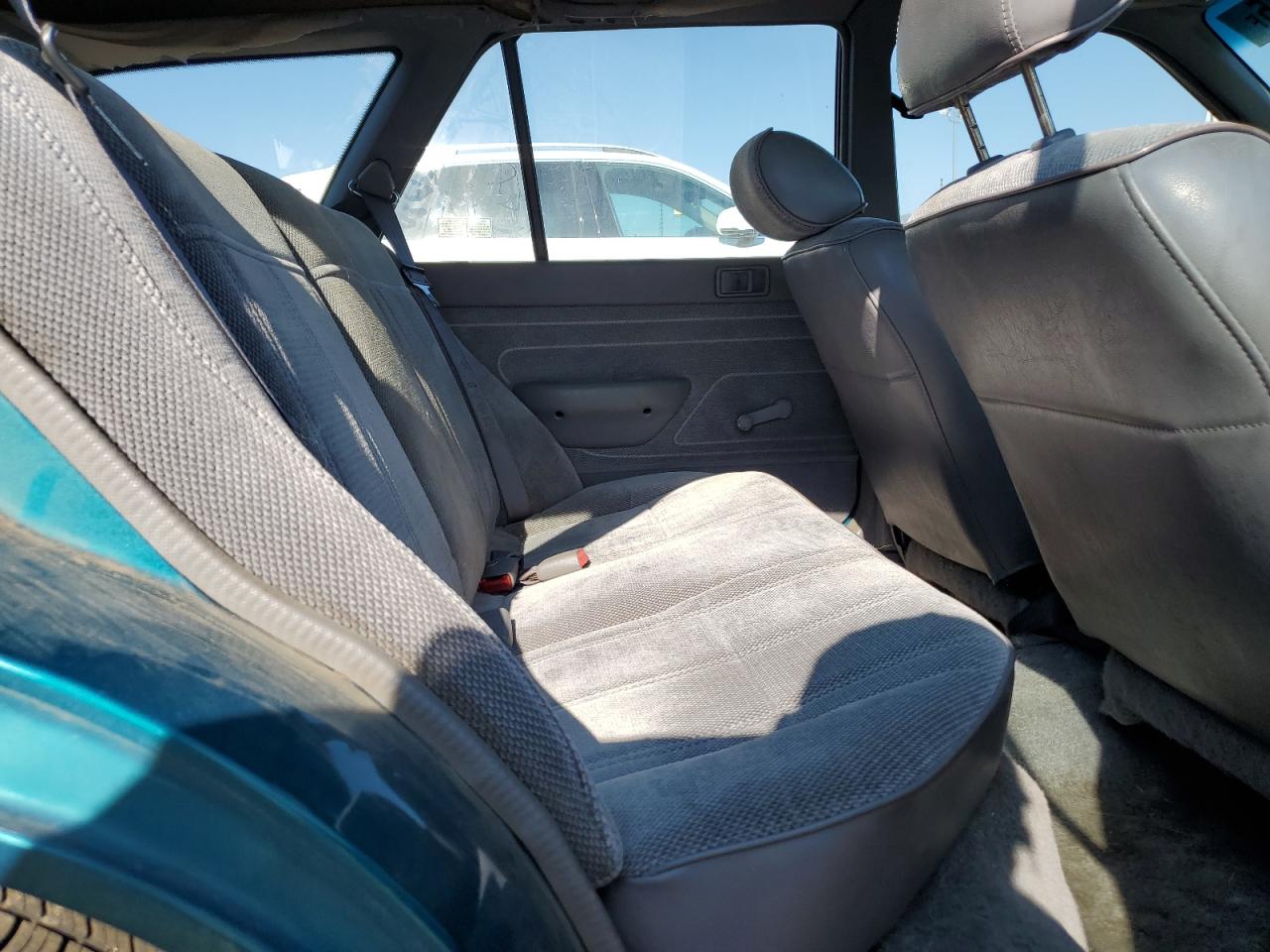 1993 Ford Escort Lx VIN: 1FAPP15J1PW310978 Lot: 69755015