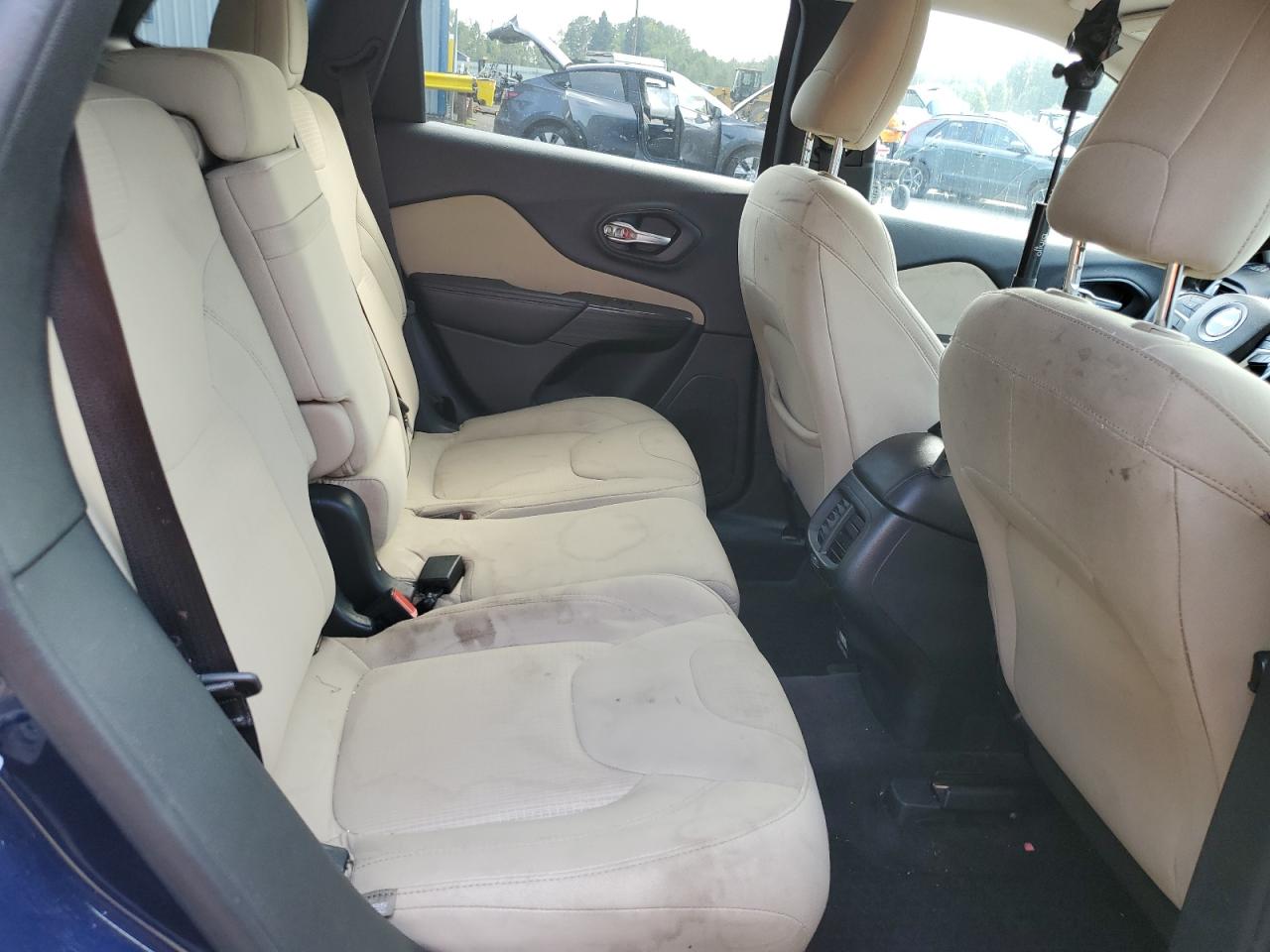 2016 Jeep Cherokee Latitude VIN: 1C4PJMCS5GW263236 Lot: 70124145