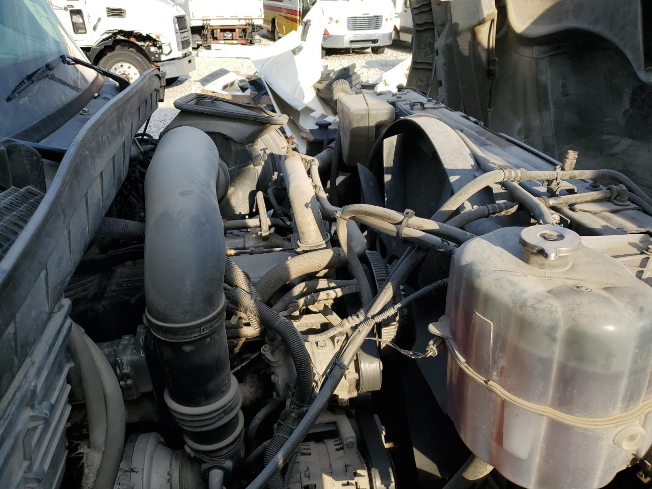 2009 International 7400 Refuse Truck VIN: 1HTWGAAT69J155604 Lot: 69783255