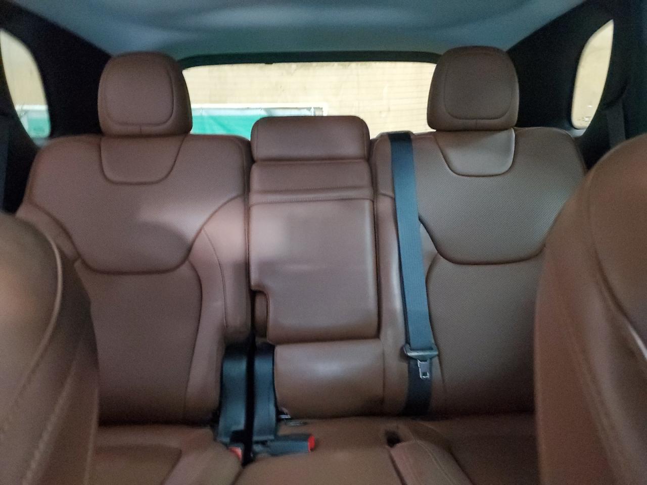 2019 Jeep Cherokee Overland VIN: 1C4PJMJXXKD185703 Lot: 68519905