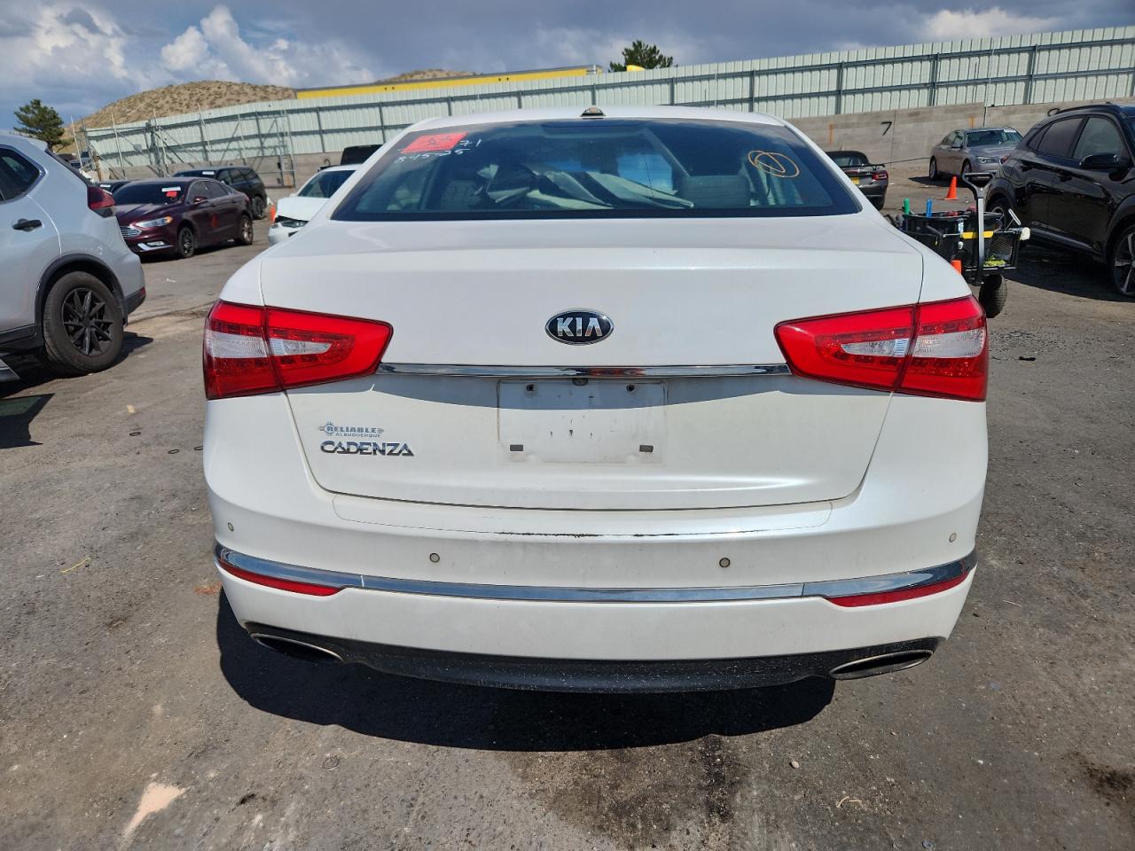 2015 Kia Cadenza Premium VIN: KNALN4D7XF5197720 Lot: 70682495