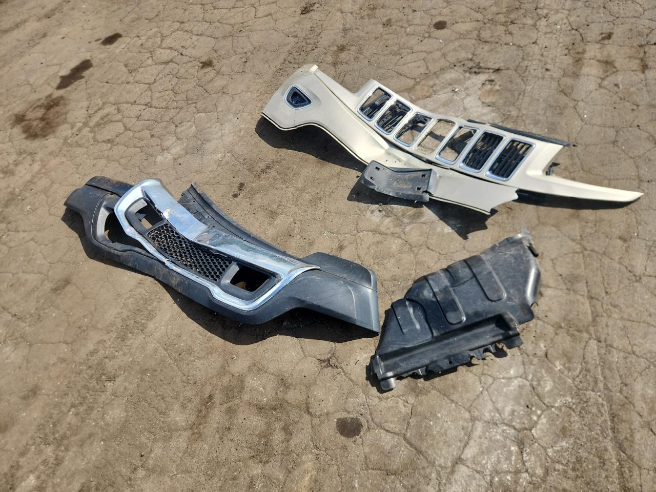 2015 Jeep Grand Cherokee Limited VIN: 1C4RJFBG3FC893578 Lot: 70626385