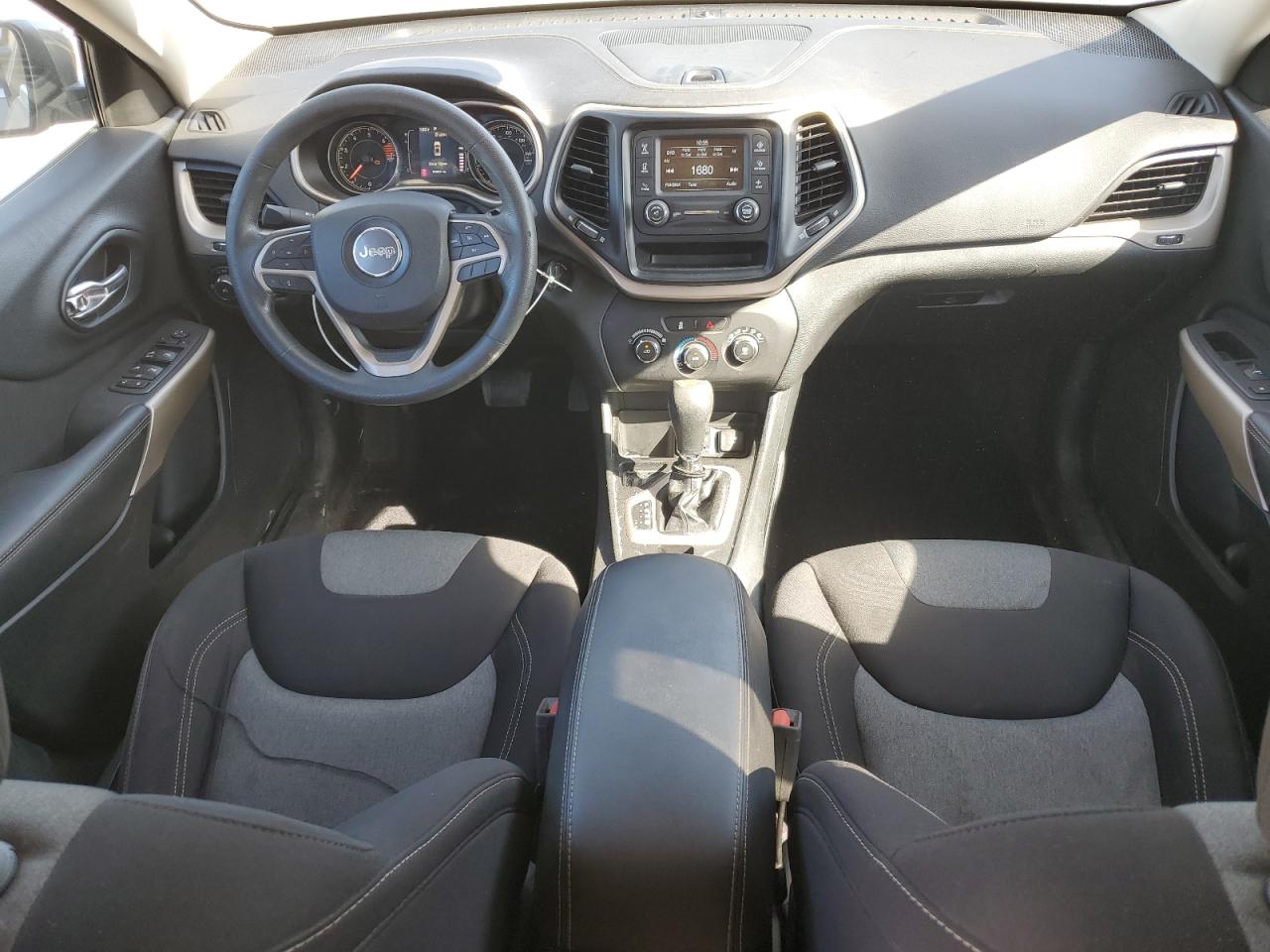 2018 Jeep Cherokee Latitude VIN: 1C4PJLCB9JD573693 Lot: 70195445