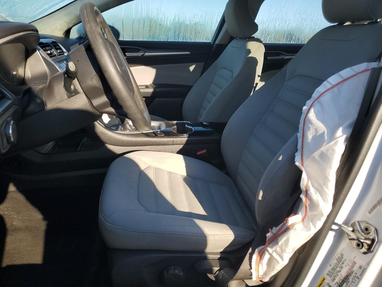 2015 Ford Fusion S VIN: 3FA6P0G71FR252055 Lot: 70383745