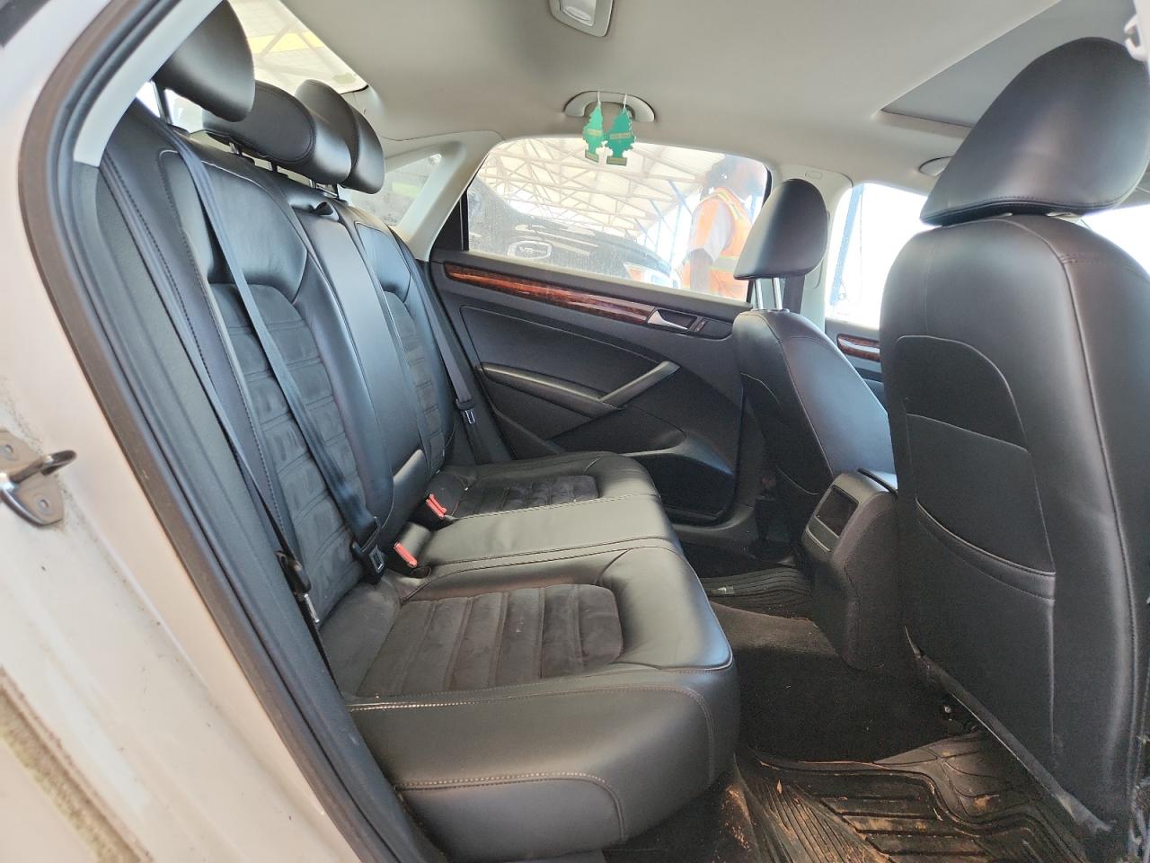 2012 Volkswagen Passat Sel VIN: 1VWCN7A33CC012112 Lot: 70836725