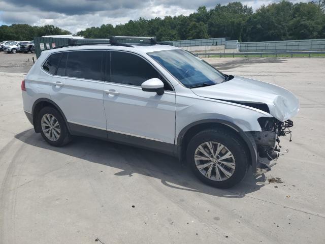  VOLKSWAGEN TIGUAN 2018 Серебристый