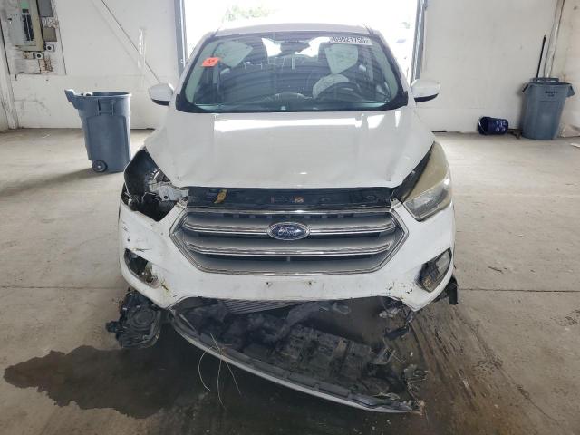 Паркетники FORD ESCAPE 2017 Белы