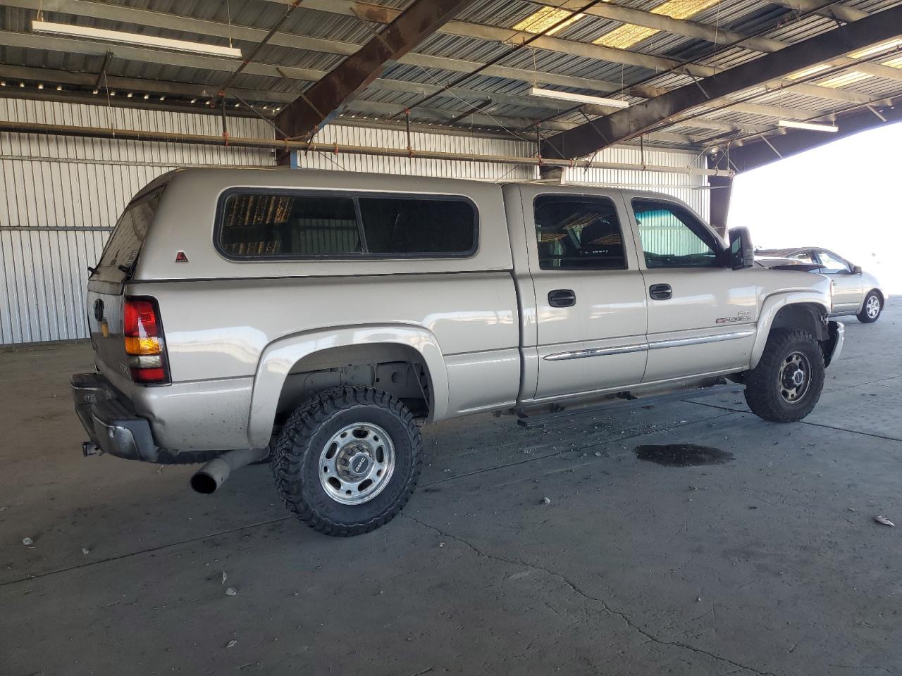 2005 GMC Sierra K2500 Heavy Duty beige null diesel 1GTHK23245F965244 photo #4