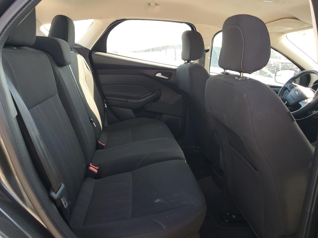 2018 Ford Focus Se VIN: 1FADP3K24JL270240 Lot: 67261245