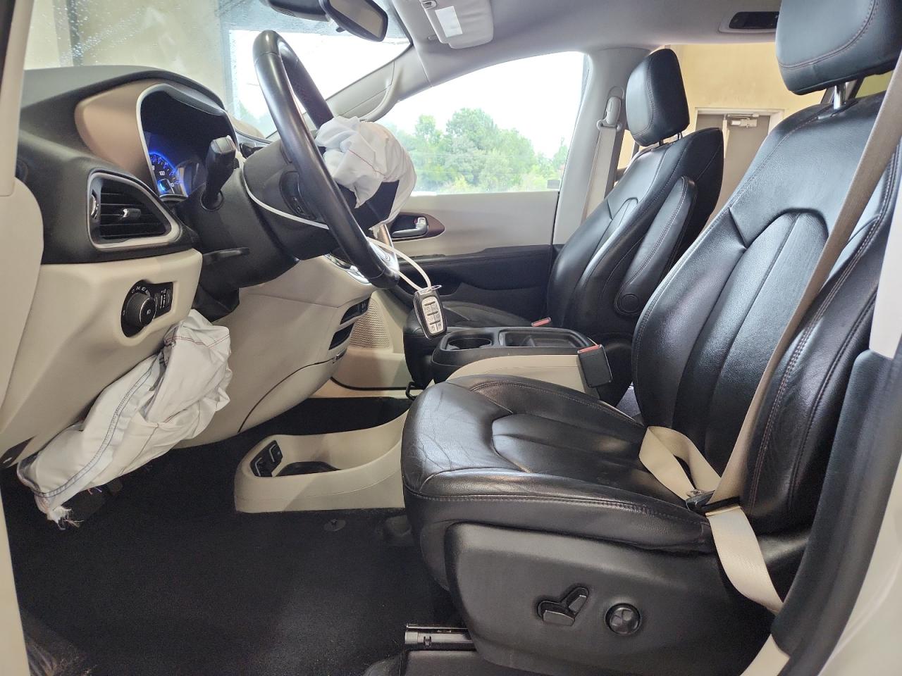 2017 Chrysler Pacifica Touring L VIN: 2C4RC1BG4HR745513 Lot: 69499765