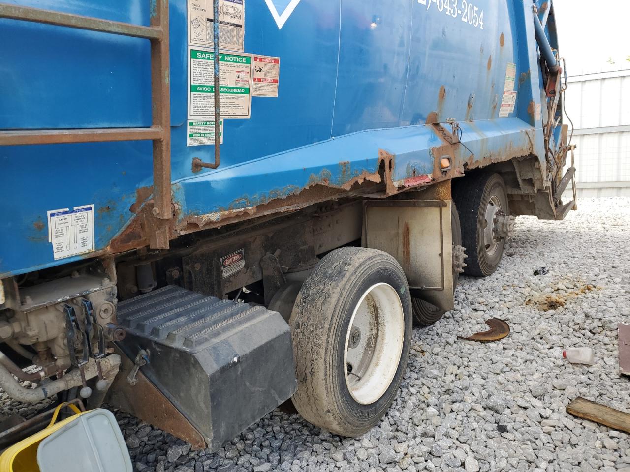 2009 International 7400 Refuse Truck VIN: 1HTWGAAT69J155604 Lot: 69783255