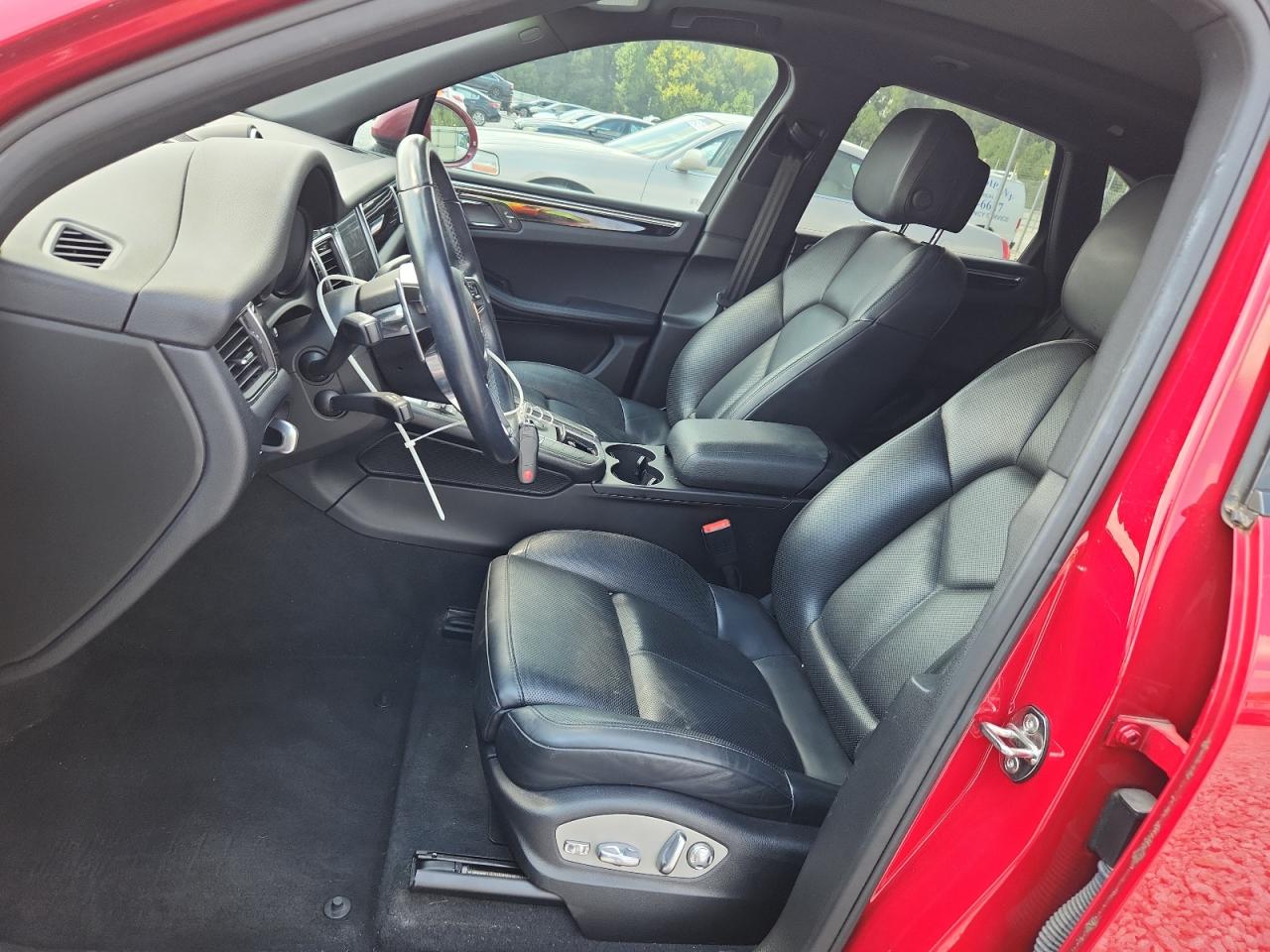 2017 Porsche Macan VIN: WP1AA2A53HLB81658 Lot: 69100635