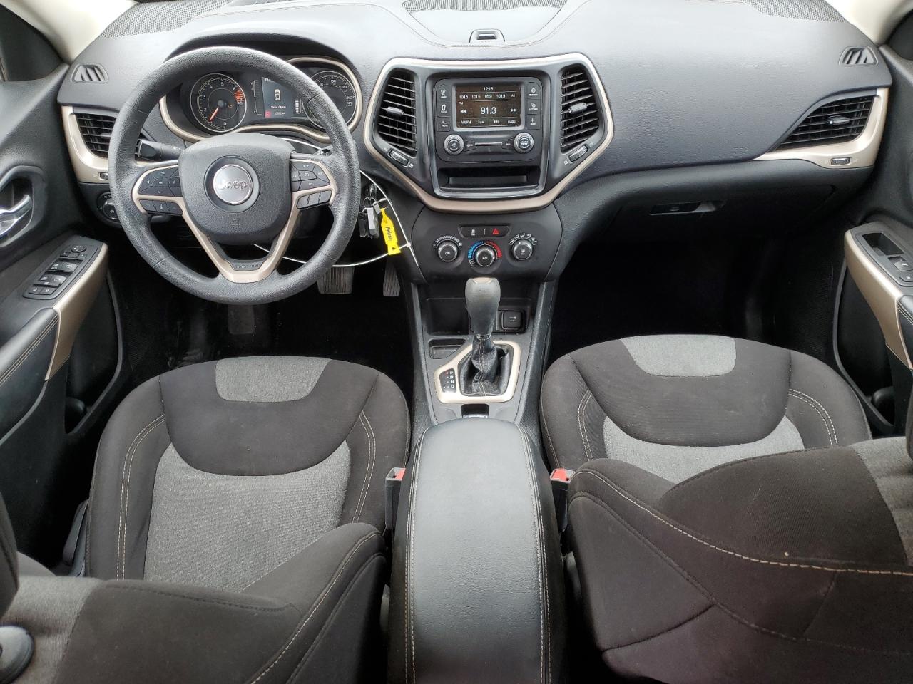 2018 Jeep Cherokee Latitude VIN: 1C4PJLCB4JD560737 Lot: 70369835