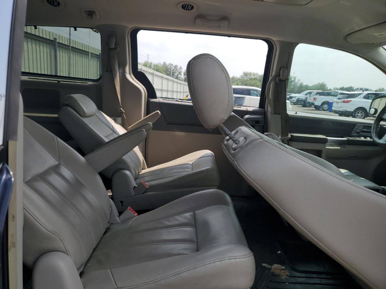 2008 Chrysler Town & Country Touring VIN: 2A8HR54P18R110143 Lot: 68002355