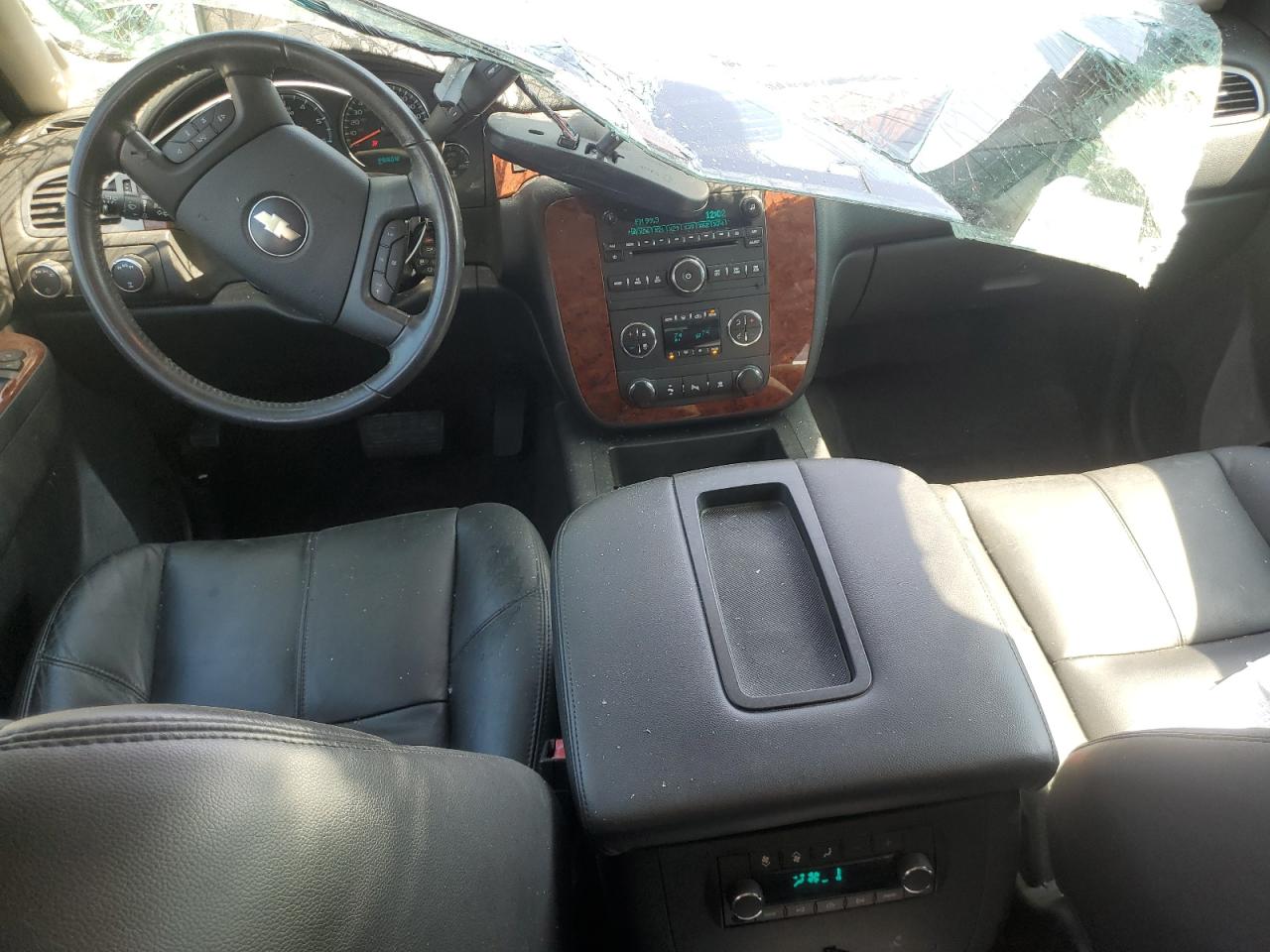 2010 Chevrolet Suburban K1500 Lt VIN: 1GNUKJE32AR126675 Lot: 70477605