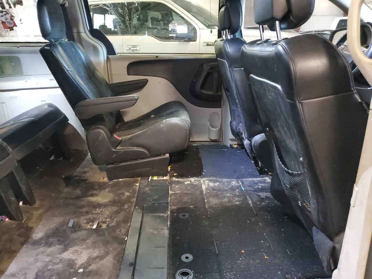 2016 Chrysler Town & Country Limited VIN: 2C4RC1JG1GR121233 Lot: 70039435