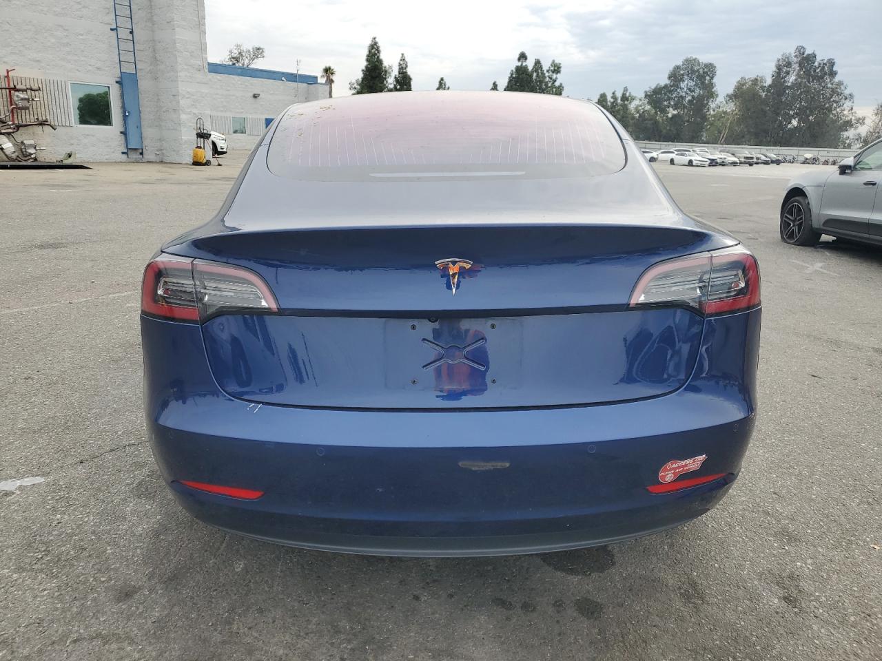 2018 Tesla Model 3 VIN: 5YJ3E1EA1JF003028 Lot: 70725325
