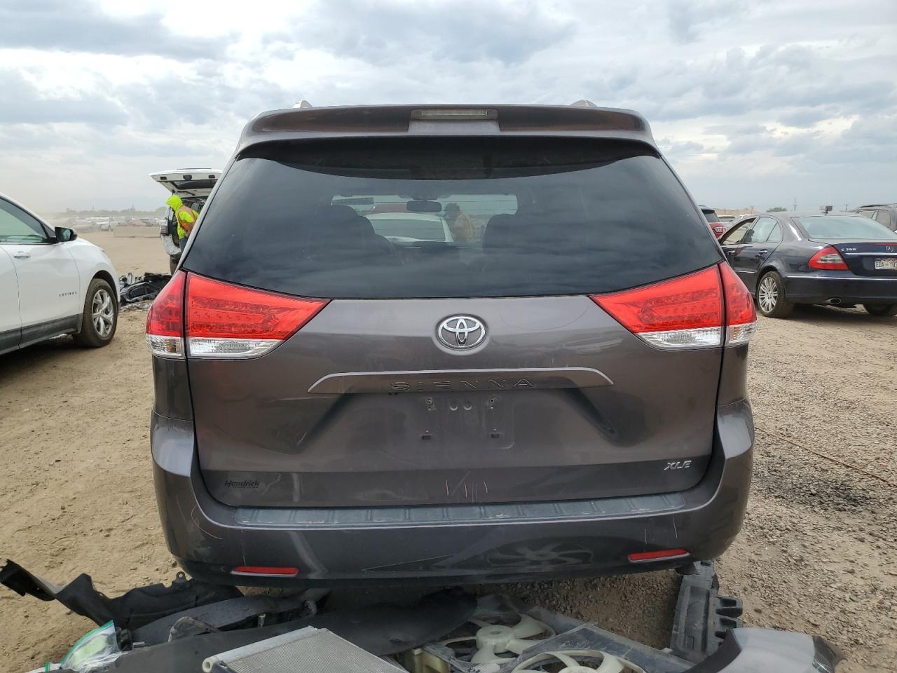 2013 Toyota Sienna Xle VIN: 5TDYK3DC3DS310035 Lot: 68020445