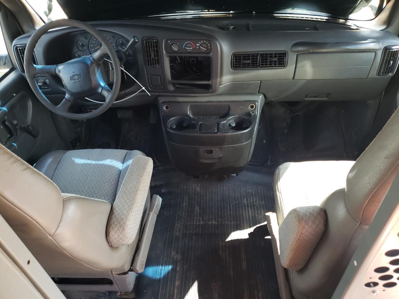 2001 Chevrolet Express G3500 VIN: 1GCHG35R711208198 Lot: 68793685