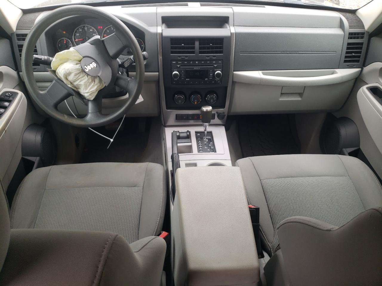 2008 Jeep Liberty Sport VIN: 1J8GN28K08W132579 Lot: 70129595