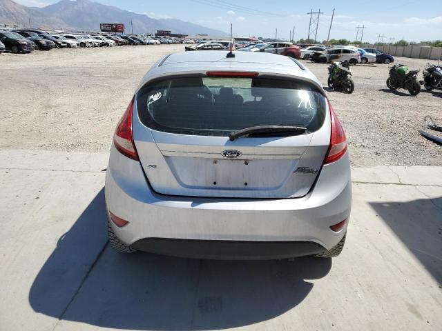 Hatchbacks FORD FIESTA 2012 Srebrny