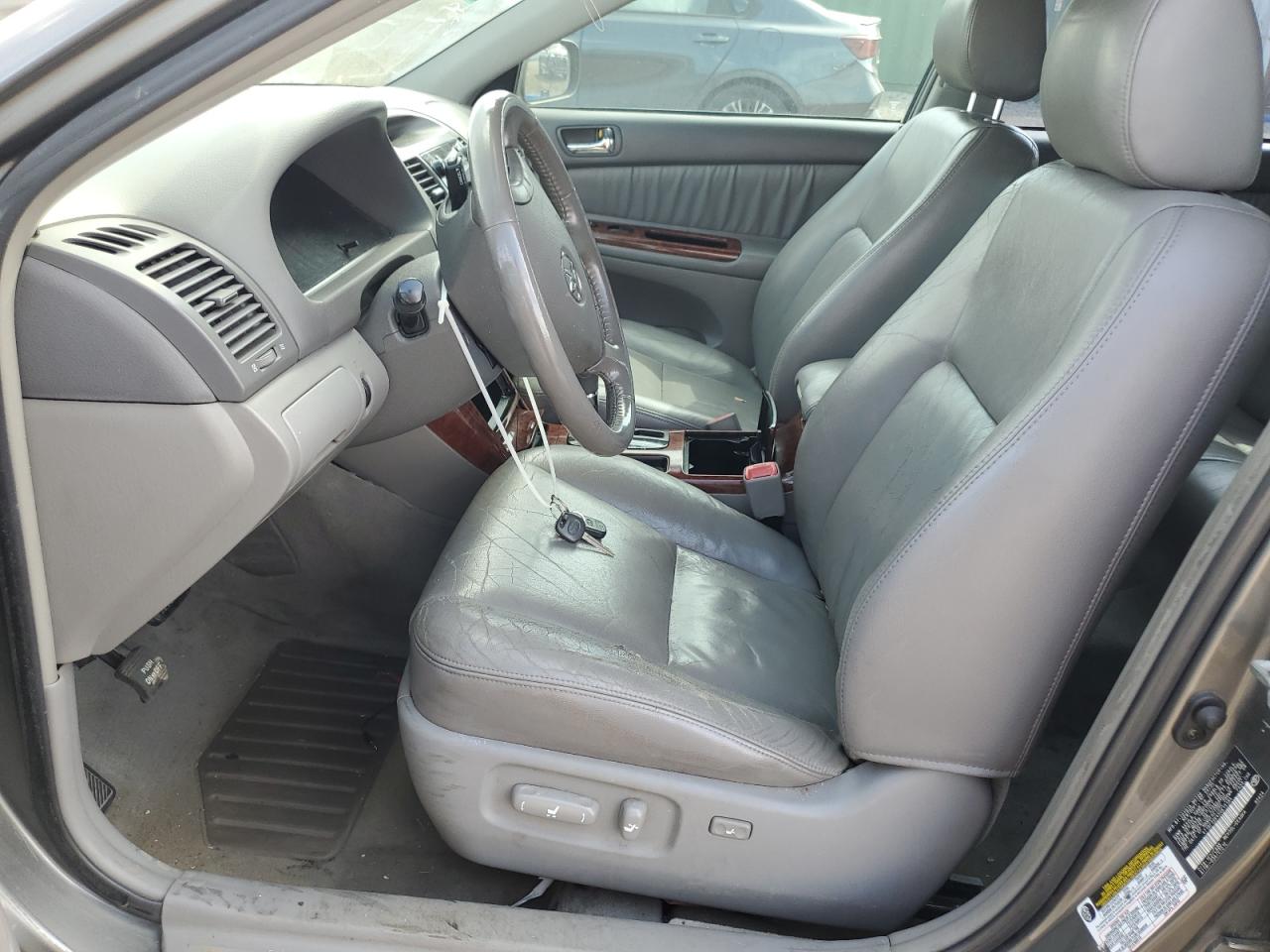 2005 Toyota Camry Le VIN: 4T1BF32K45U615184 Lot: 70672875