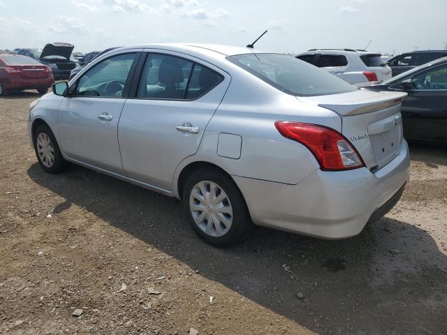  NISSAN VERSA 2018 Серебристый